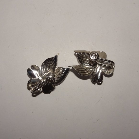 Vtg. HSB 1/20 12KT White G.F. Floral Earrings - Picture 5 of 7